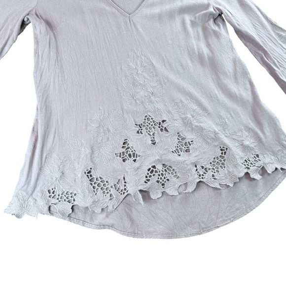 ASTR the Label Women's Embroidered Bell Sleeve Top In Dusty Lavender Size XS - Picture 3 of 8